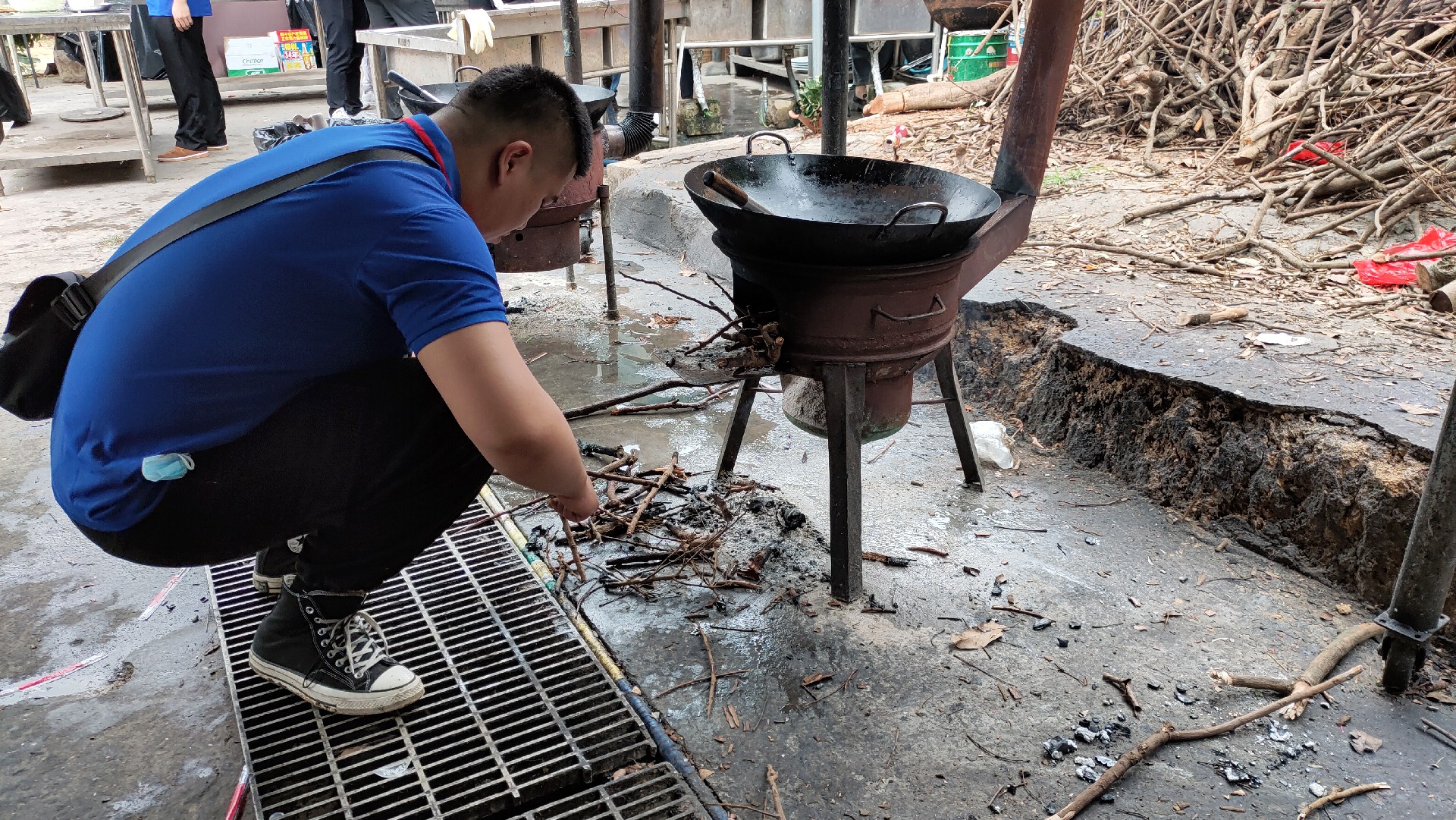 松湖騎行，穿樹飛花；農(nóng)家休閑，擁抱自然