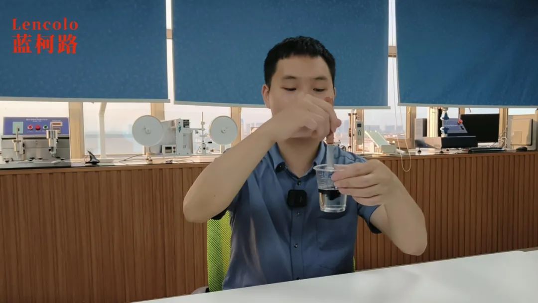 加色性好，添加一點(diǎn)色精或色漿即可攪拌分散均勻